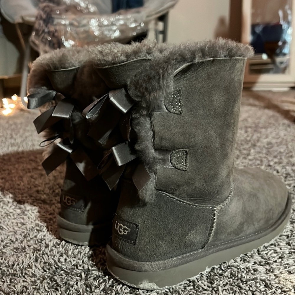 Bailey Bow uggs grey